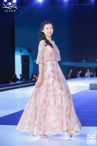 李丽莎顾欣怡世界杯破解版是真的吗?如何下载?