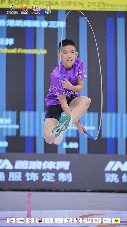 中国小学生如何在跳绳世界杯上创造纪录?